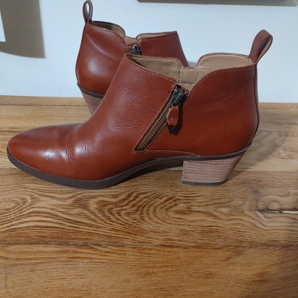 Vionic Leather Cecily Ankle Boots - Picture 7 of 15